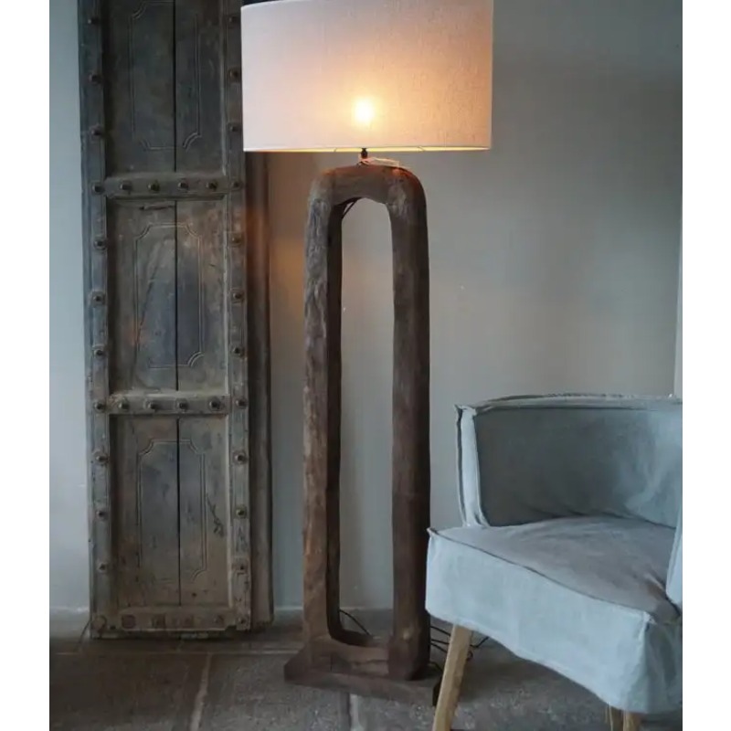 Home Office Interior Design - Lampadaire en bois marron, intérieur en