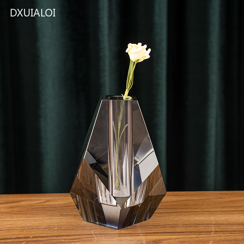Home Office Interior Design - Vase en cristal minimaliste moderne, orgue